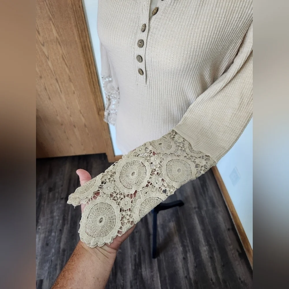 Kancystore Beige Ribbed Lace Crochet Sleeve Blouse